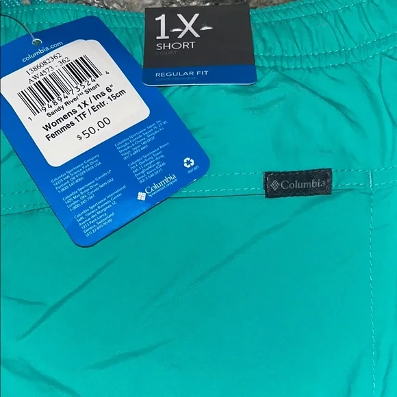 Women’s Columbia Green Shorts - Picture 2 of 3